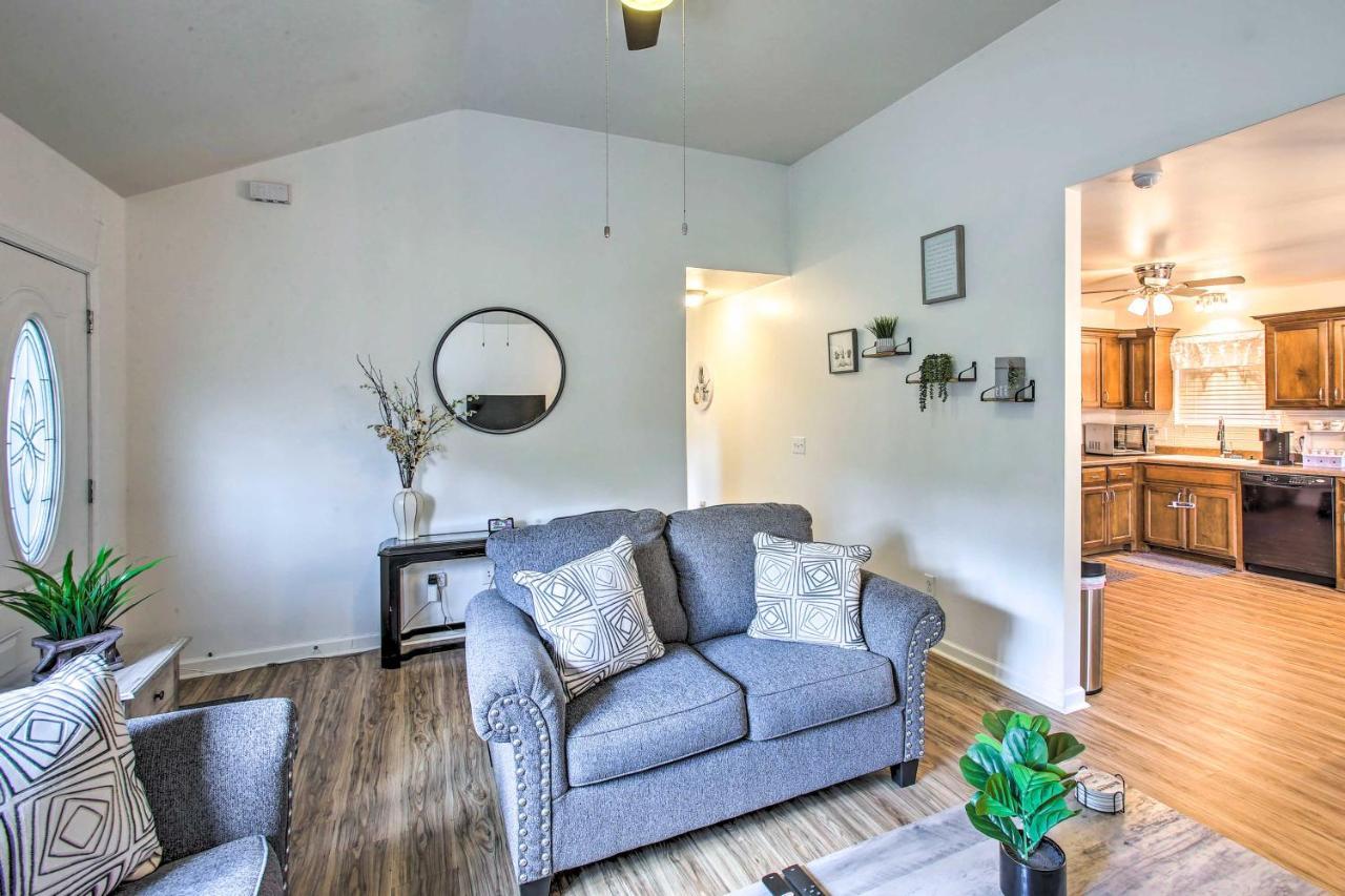 Vila Charming Springfield Escape With Furnished Deck Exteriér fotografie