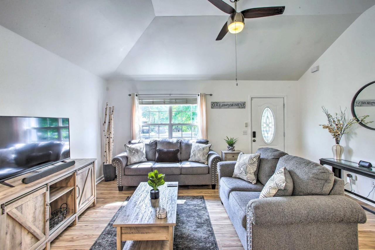 Vila Charming Springfield Escape With Furnished Deck Exteriér fotografie