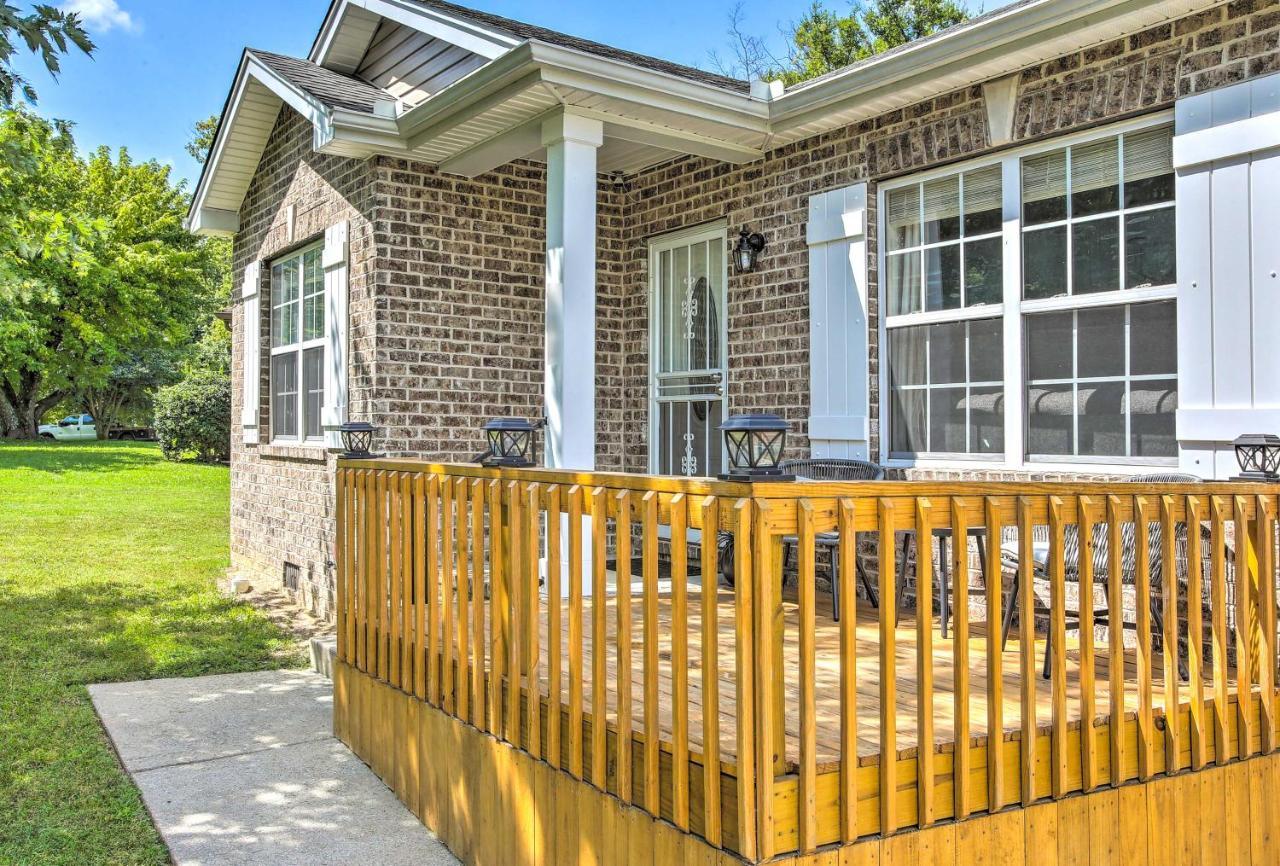Vila Charming Springfield Escape With Furnished Deck Exteriér fotografie